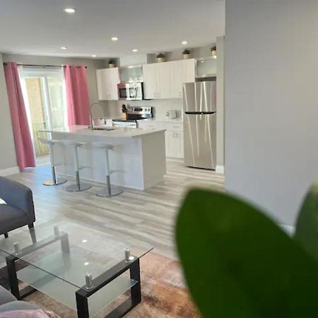 Entire 2 Bedroom Apartment Downtown - U2 Kitchener Dış mekan fotoğraf