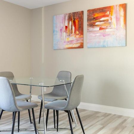 Entire 2 Bedroom Apartment Downtown - U2 Kitchener Dış mekan fotoğraf