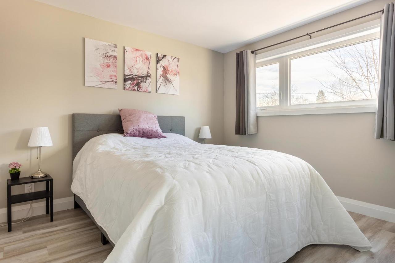 Entire 2 Bedroom Apartment Downtown - U2 Kitchener Dış mekan fotoğraf