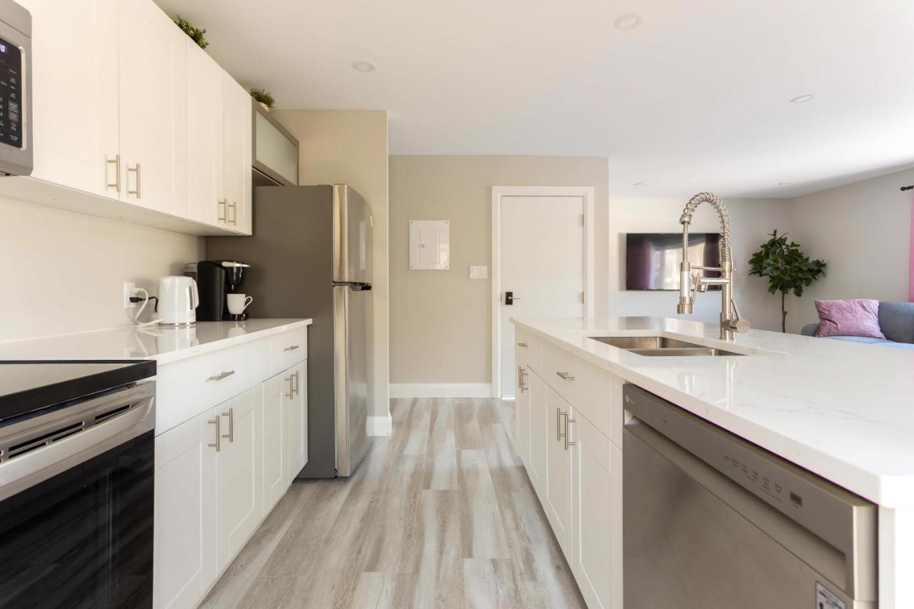 Entire 2 Bedroom Apartment Downtown - U2 Kitchener Dış mekan fotoğraf