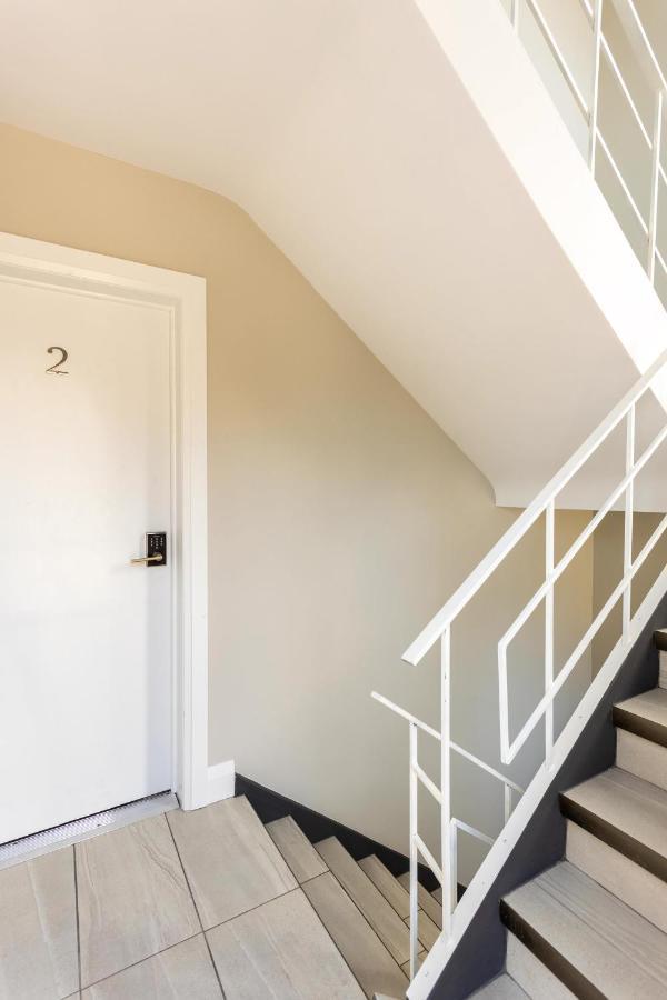 Entire 2 Bedroom Apartment Downtown - U2 Kitchener Dış mekan fotoğraf