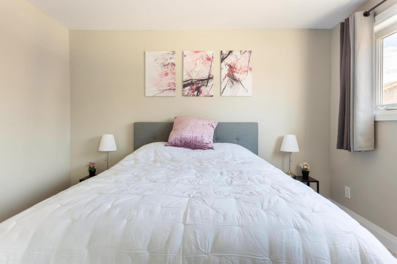 Entire 2 Bedroom Apartment Downtown - U2 Kitchener Dış mekan fotoğraf